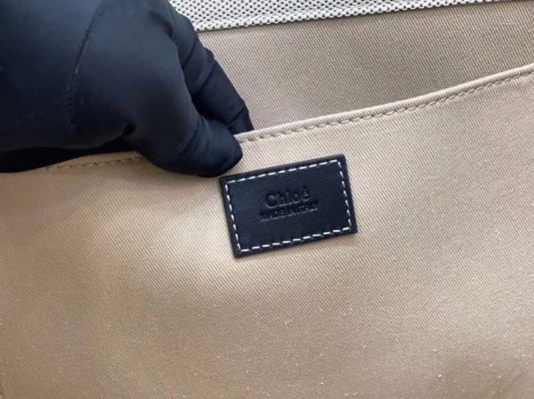 Contrefaçon Chloe Sac Cabas Woody Moyen en toile avec bandes en cuir noir – Image 7