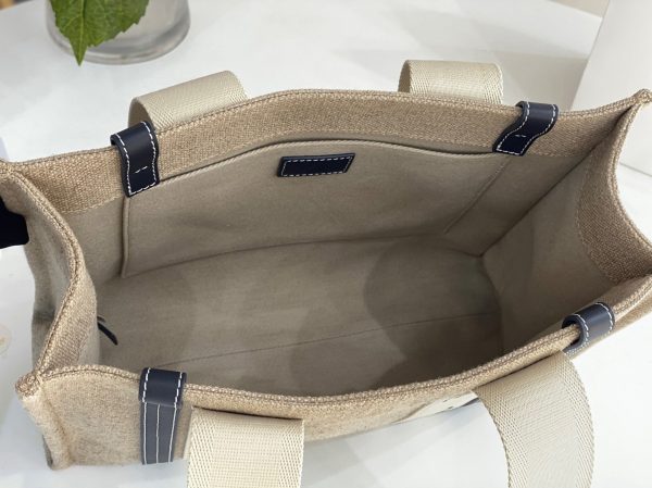 Fausse Chloe Sac Cabas Woody Moyen en toile de lin avec cuir bleu marine – Image 8