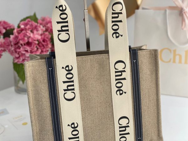 Fausse Chloe Sac Cabas Woody Moyen en toile de lin avec cuir bleu marine – Image 3