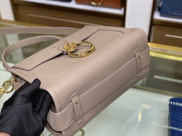 Fausse Chloe Petit Sac Tess Day en cuir grainé gris – Image 7