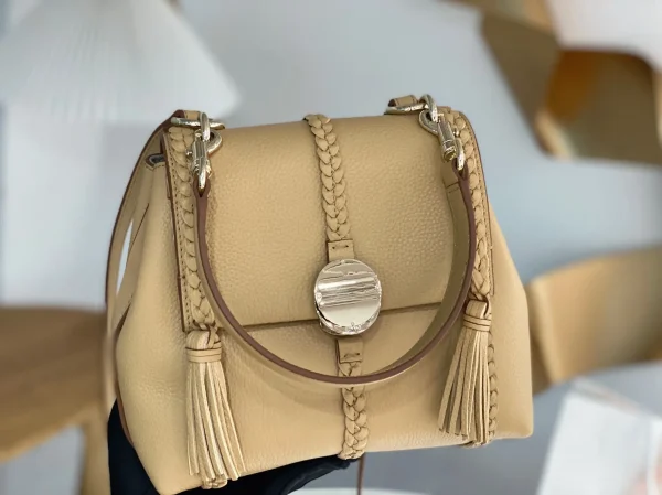 Fausse Chloe Petit Sac Bandoulière Penelope en cuir de veau grainé beige – Image 6
