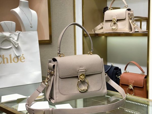 Fausse Chloe Petit Sac Tess Day en cuir grainé gris – Image 6