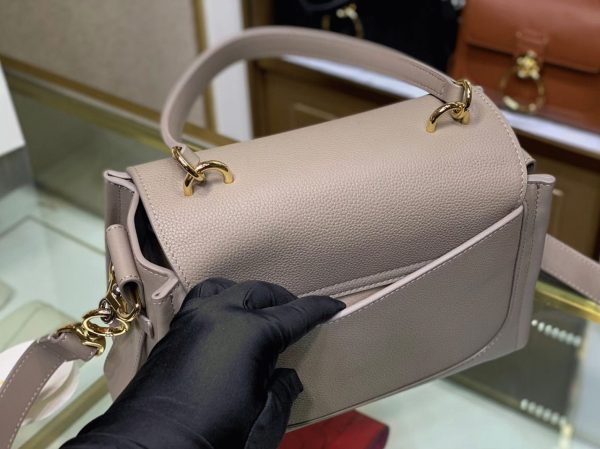 Fausse Chloe Petit Sac Tess Day en cuir grainé gris – Image 5