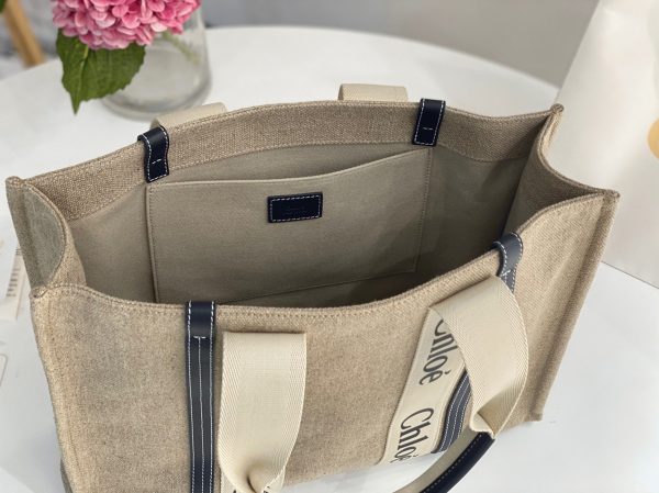 Réplique Chloe Grand Sac Cabas Woody en toile de lin avec cuir bleu marine – Image 9