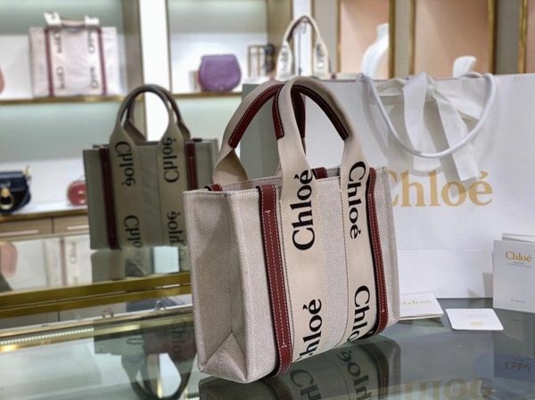 Fausse Chloe Petit Sac Cabas Woody en toile avec bandes en cuir camel – Image 7
