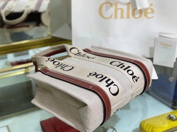 Fausse Chloe Petit Sac Cabas Woody en toile avec bandes en cuir camel – Image 4