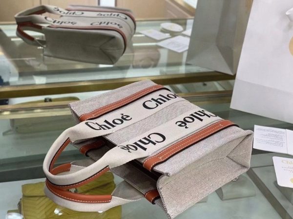 Contrefaçon Chloe Petit Sac Cabas Woody en toile avec bandes en cuir brun – Image 9