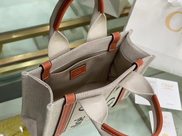 Contrefaçon Chloe Petit Sac Cabas Woody en toile avec bandes en cuir brun – Image 7