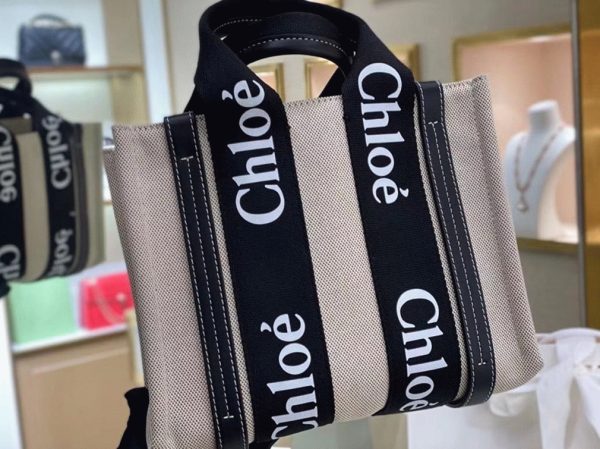 Fausse Chloe Petit Sac Cabas Woody en toile avec bandes en cuir noir – Image 3