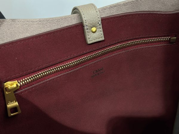 Fausse Chloe Sac Hobo Marcie en cuir grainé gris – Image 8