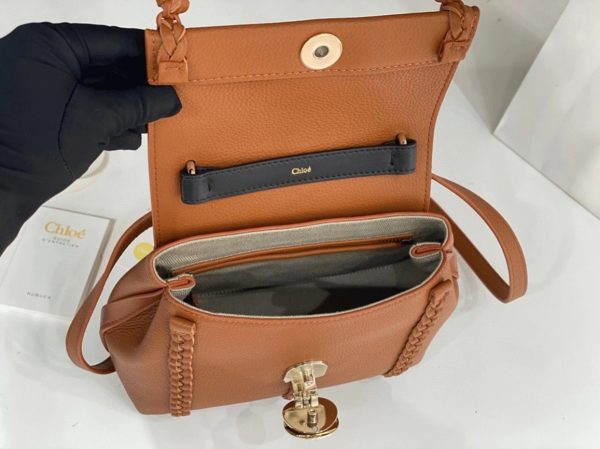 Réplique Chloe Petit Sac Bandoulière Penelope en cuir de veau grainé brun – Image 5