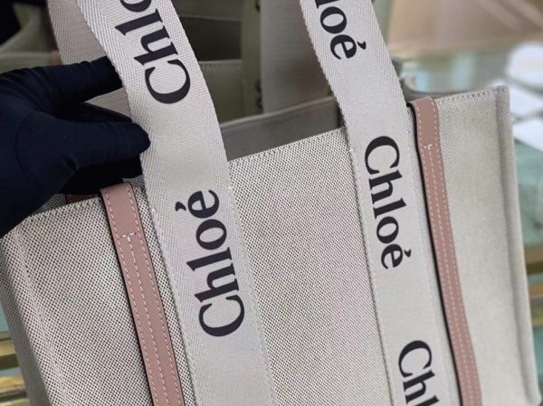 Fausse Chloe Sac Cabas Woody Moyen en toile avec bandes en cuir beige – Image 8