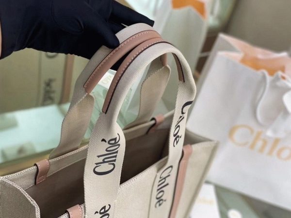 Fausse Chloe Sac Cabas Woody Moyen en toile avec bandes en cuir beige – Image 6