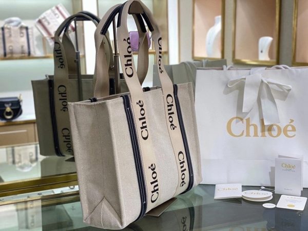 Contrefaçon Chloe Sac Cabas Woody Moyen en toile avec bandes en cuir bleu – Image 9