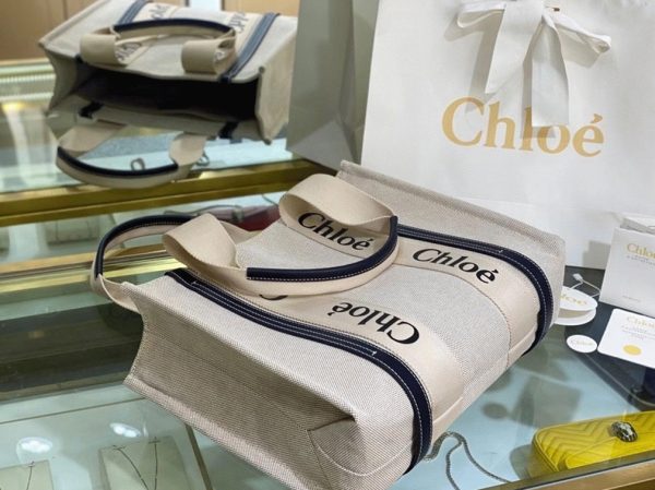 Contrefaçon Chloe Sac Cabas Woody Moyen en toile avec bandes en cuir bleu – Image 7