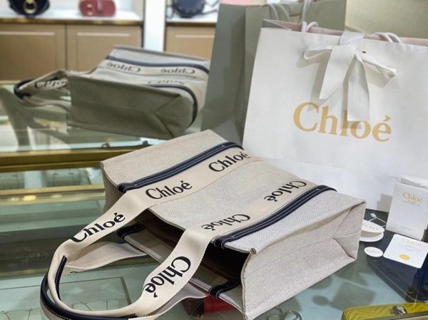 Contrefaçon Chloe Sac Cabas Woody Moyen en toile avec bandes en cuir bleu – Image 5