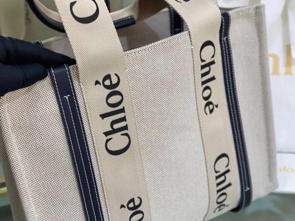 Contrefaçon Chloe Sac Cabas Woody Moyen en toile avec bandes en cuir bleu – Image 3