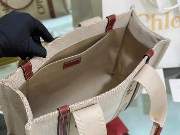 Fausse Chloe Sac Cabas Woody Moyen en toile avec bandes en cuir brun – Image 2
