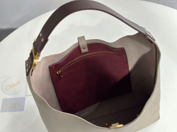 Fausse Chloe Sac Hobo Marcie en cuir grainé gris – Image 3