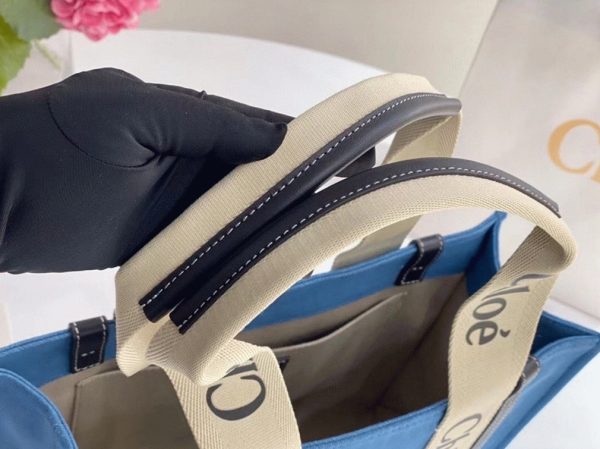 Contrefaçon Chloe Sac Cabas Woody Moyen en denim de récupération – Image 4