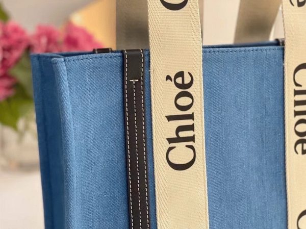 Contrefaçon Chloe Sac Cabas Woody Moyen en denim de récupération – Image 2