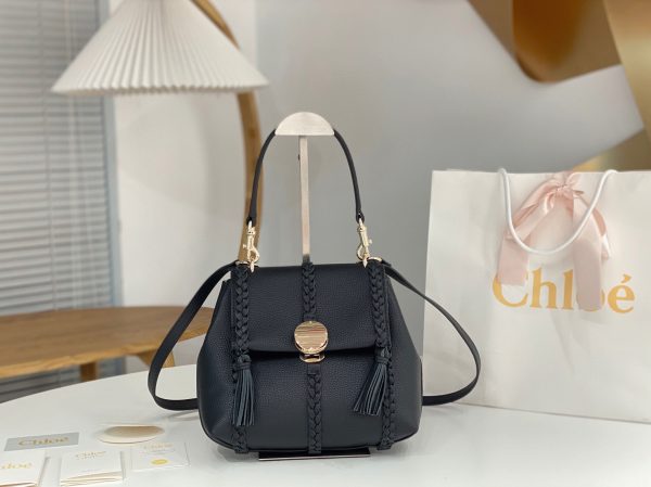 Fausse Chloe Petit Sac Bandoulière Penelope en cuir de veau grainé noir – Image 5