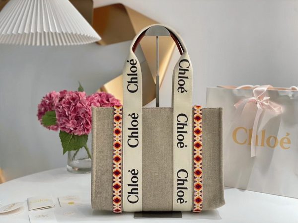 Fausse Chloe Sac Cabas Woody Moyen avec broderie à la main – Image 9
