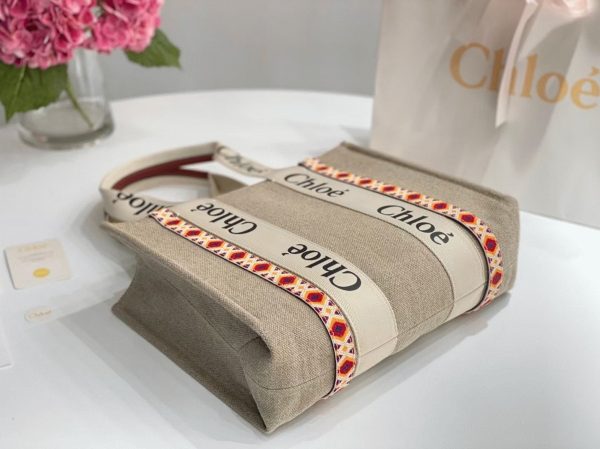 Fausse Chloe Sac Cabas Woody Moyen avec broderie à la main – Image 6