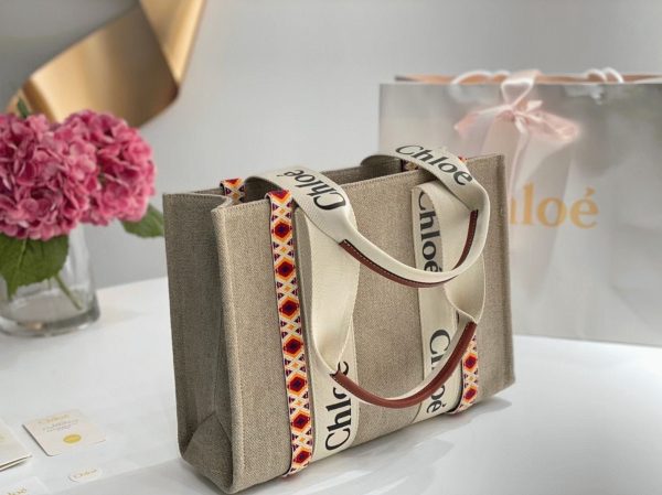 Fausse Chloe Sac Cabas Woody Moyen avec broderie à la main – Image 3