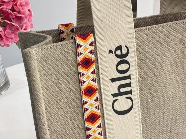 Fausse Chloe Sac Cabas Woody Moyen avec broderie à la main – Image 2