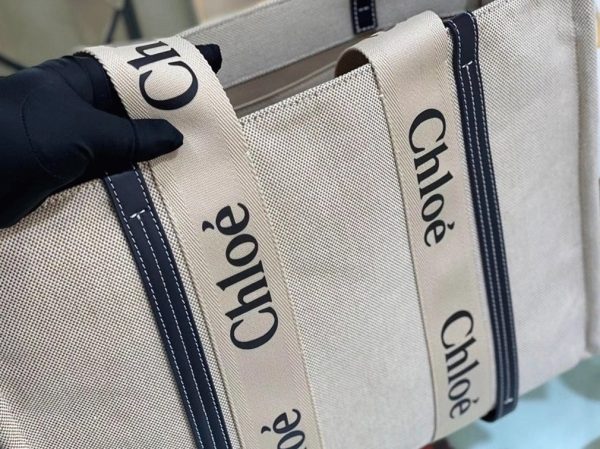 Fausse Chloe Grand Sac Cabas Woody en toile avec bandes en cuir bleu – Image 10