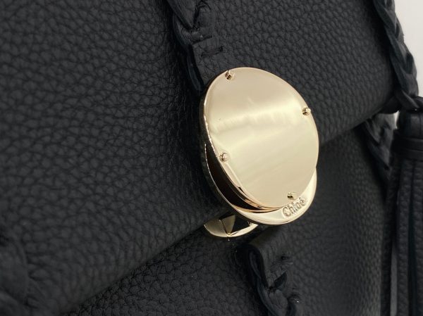 Fausse Chloe Petit Sac Bandoulière Penelope en cuir de veau grainé noir – Image 2