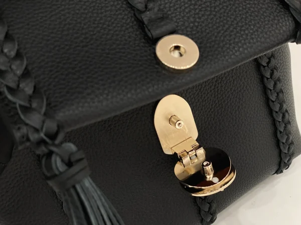 Fausse Chloe Petit Sac Bandoulière Penelope en cuir de veau grainé noir – Image 10