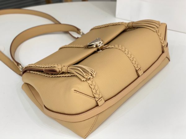 Fausse Chloe Sac Bandoulière Penelope Moyen en cuir de veau grainé beige – Image 6