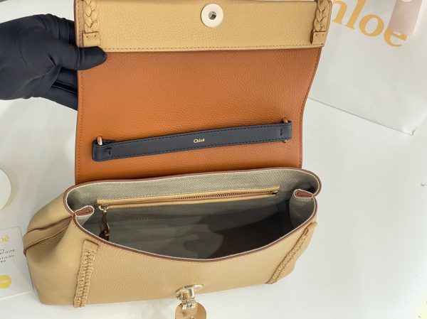 Fausse Chloe Sac Bandoulière Penelope Moyen en cuir de veau grainé beige – Image 3