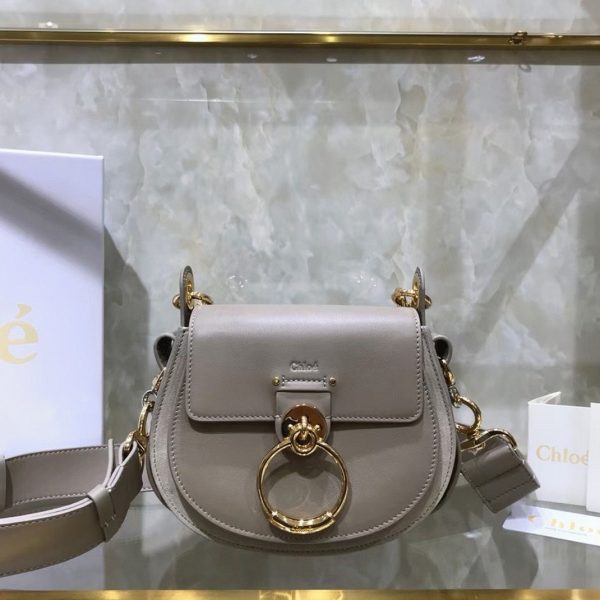 Fausse Chloe Petit Sac Tess à bandoulière en cuir de veau gris – Image 10