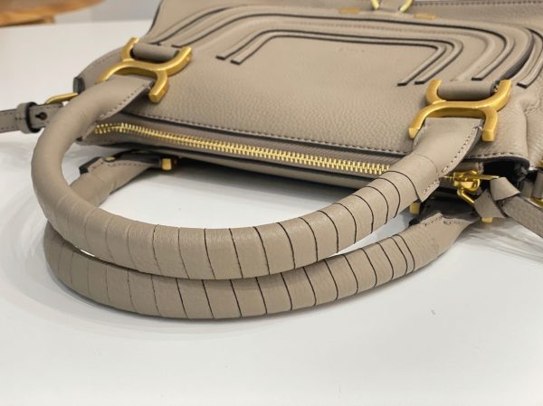 Fausse Chloe Marcie Petit Sac Double Porté en cuir grainé sable – Image 10