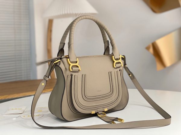 Fausse Chloe Marcie Petit Sac Double Porté en cuir grainé sable – Image 9