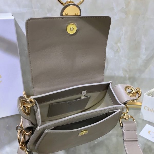 Fausse Chloe Petit Sac Tess à bandoulière en cuir de veau gris – Image 5