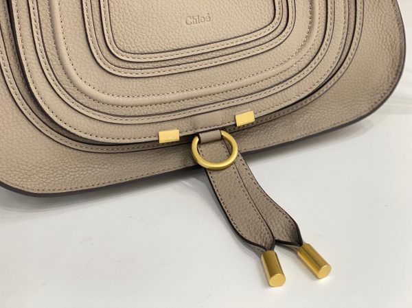 Fausse Chloe Marcie Petit Sac Double Porté en cuir grainé sable – Image 7