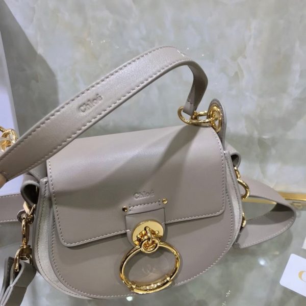 Fausse Chloe Petit Sac Tess à bandoulière en cuir de veau gris – Image 4