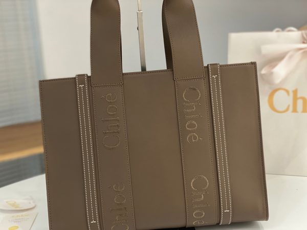 Fausse Chloe Sac Cabas Woody Moyen en cuir de veau vert armée – Image 10
