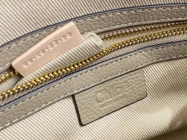 Fausse Chloe Marcie Petit Sac Double Porté en cuir grainé sable – Image 5