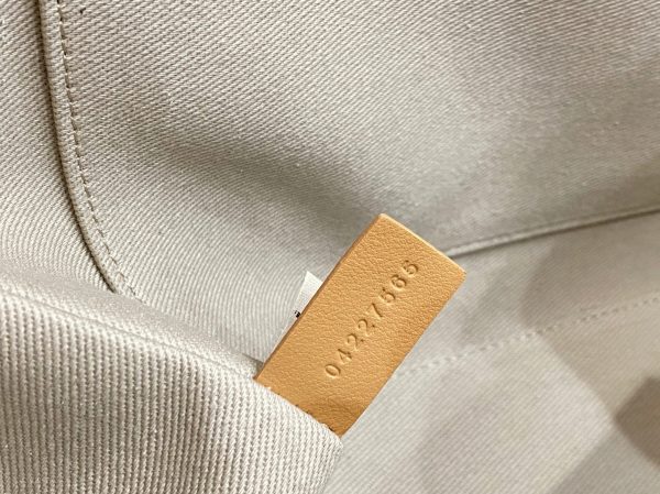 Contrefaçon Chloe Sac Cabas Woody Moyen en cuir de veau beige – Image 6
