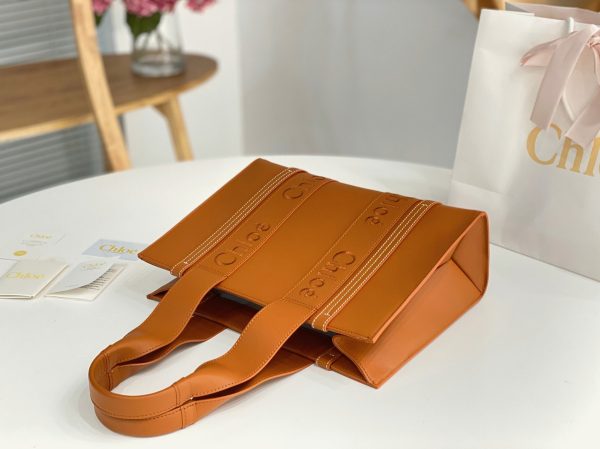 Fausse Chloe Sac Cabas Woody Moyen en cuir de veau brun – Image 9