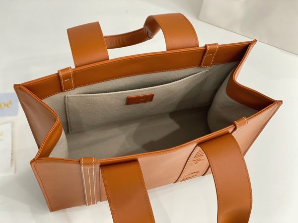 Fausse Chloe Sac Cabas Woody Moyen en cuir de veau brun – Image 8