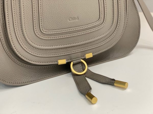 Contrefaçon Chloe Marcie Petit Sac Double Porté en cuir grainé gris – Image 10