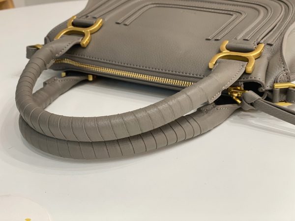 Contrefaçon Chloe Marcie Petit Sac Double Porté en cuir grainé gris – Image 7