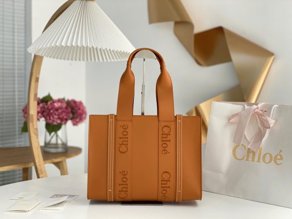 Fausse Chloe Sac Cabas Woody Moyen en cuir de veau brun – Image 4