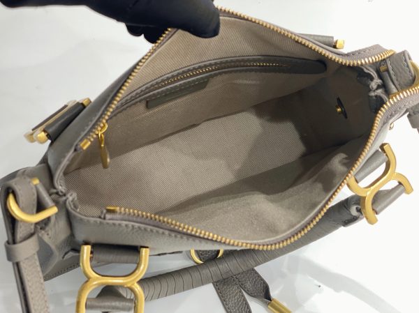 Contrefaçon Chloe Marcie Petit Sac Double Porté en cuir grainé gris – Image 4